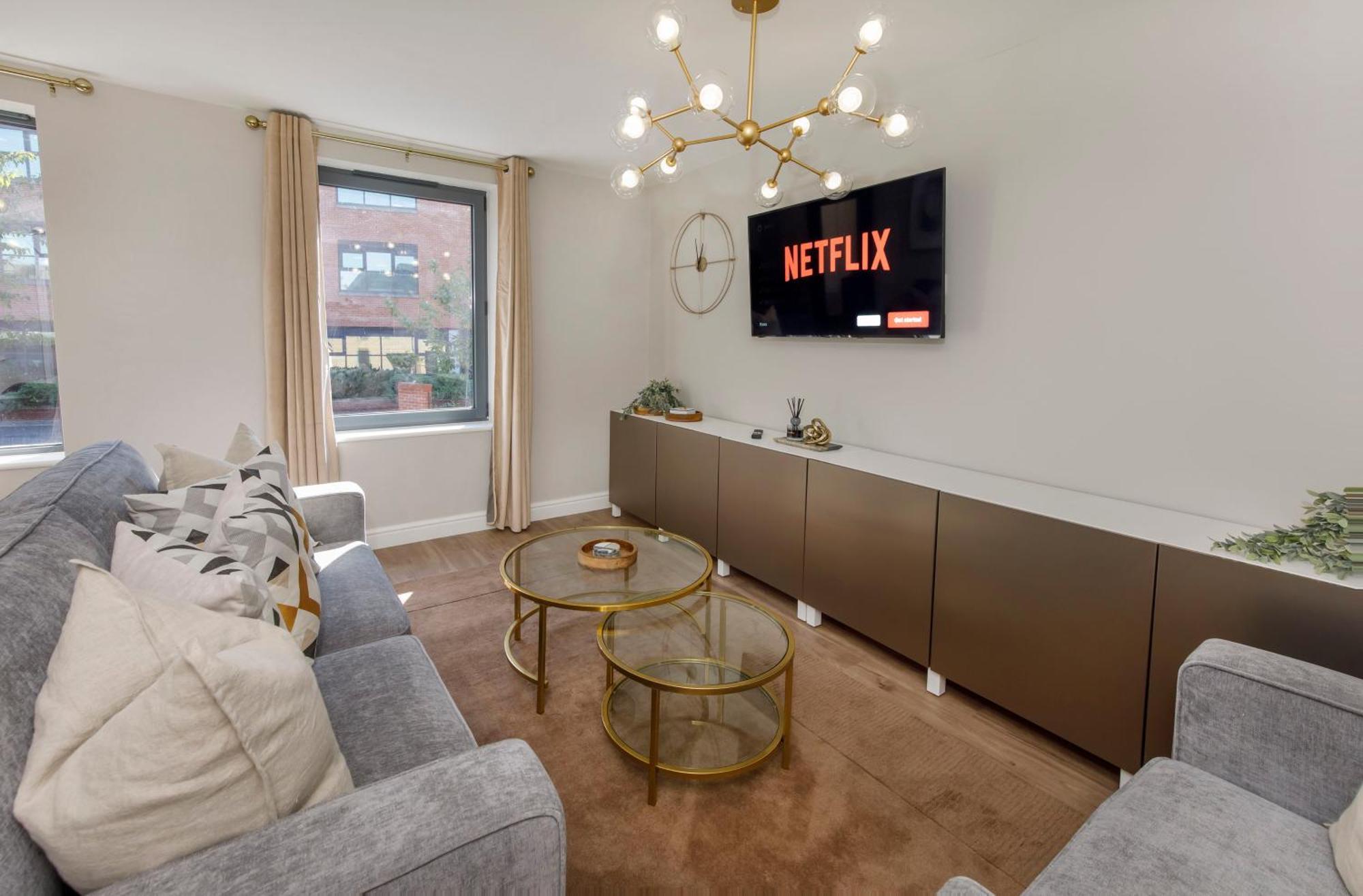 Crescent Court Modern And Luxurious Apartemen