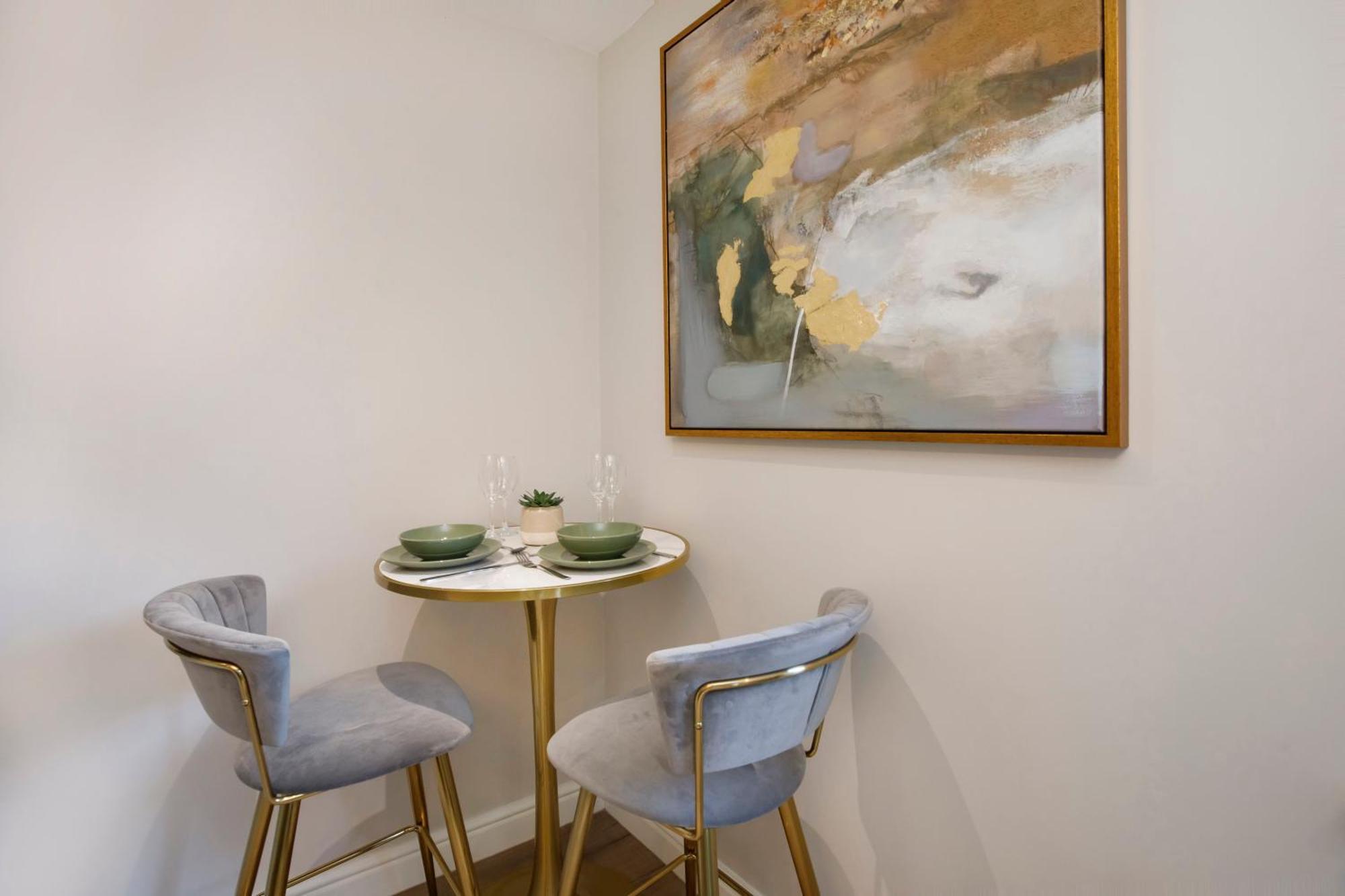 Apartemen Crescent Court Modern And Luxurious York